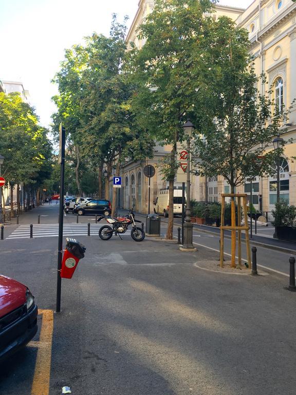 Alla Scalinata Del Teatro Rossetti Parcheggio Triest Exterior foto