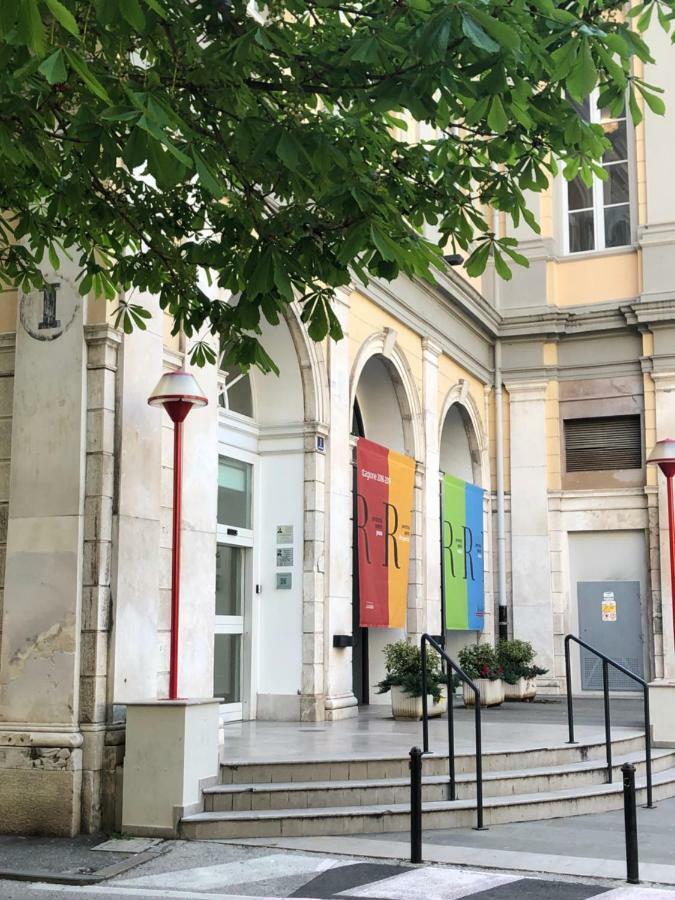 Alla Scalinata Del Teatro Rossetti Parcheggio Triest Exterior foto