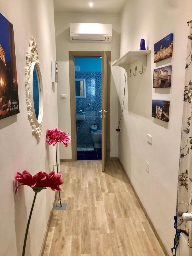 Alla Scalinata Del Teatro Rossetti Parcheggio Triest Exterior foto